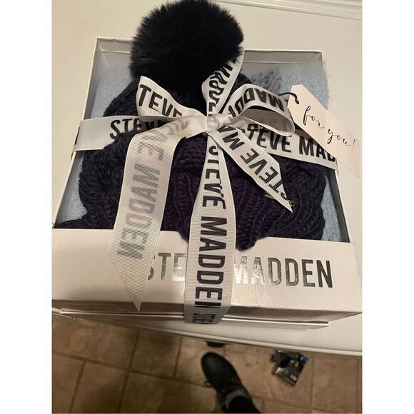 Steve Madden Scarf and Hat Set - Picture 1 of 2
